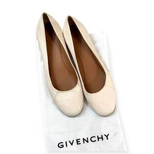Givenchy cream whip snake skin flat, size 39.5EU‎ never worn